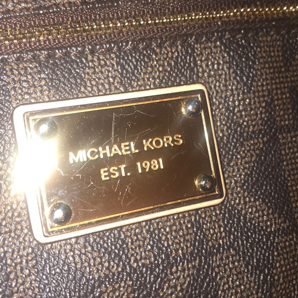 SOLD Michael Kors wrist wallet with strap - Picture 9 of 10